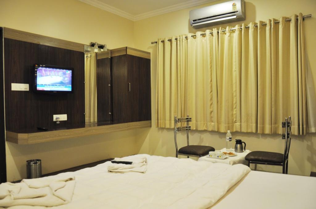 Hotel Sai Pancham Shirdi Esterno foto
